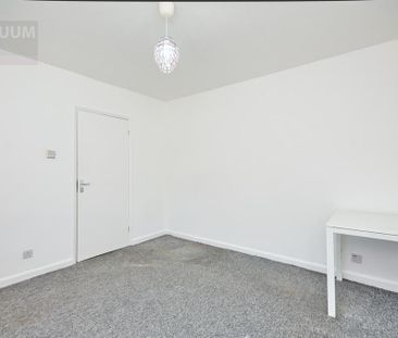 5 bedroom semi-detached house to rent - Photo 2