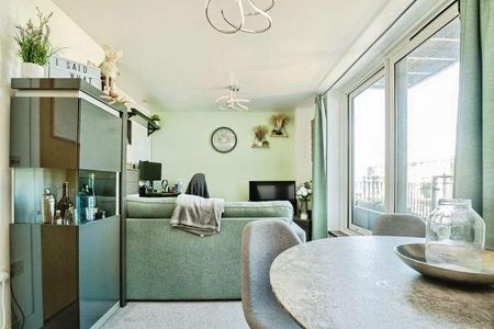 Ferry Court, Cardiff, CF11 - Photo 4