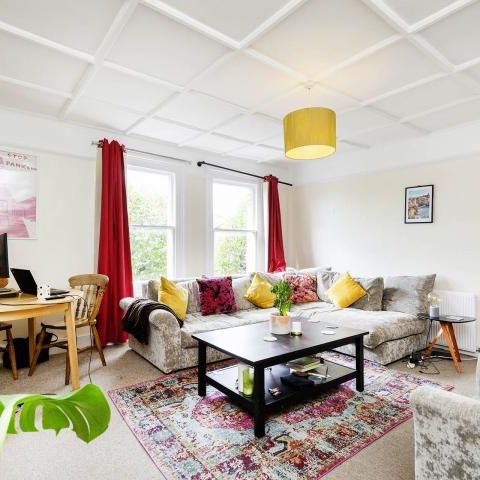 Modern Apartment - Photo 1