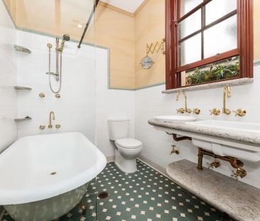 Generous Single Storey 3 Bedroom Home in a Walk-to Everywhere Lifes... - Photo 3