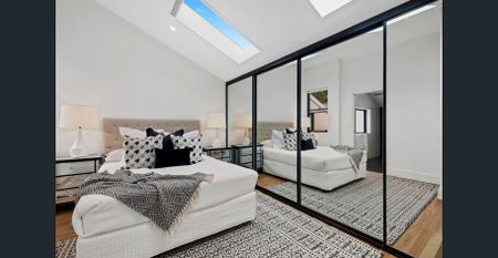 Luxurious Light Filled 3 Bedroom Terrace - Photo 4