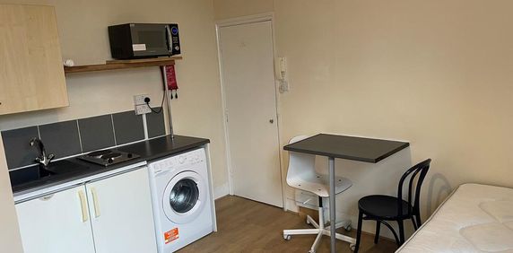 Studio to rent - Photo 2