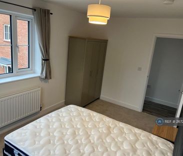 1 bedroom in a flat share to rent - Photo 2
