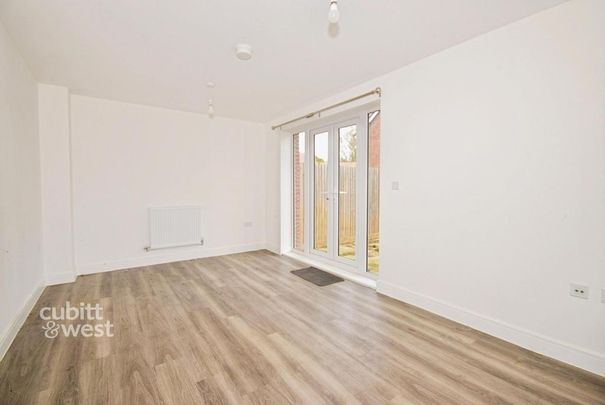 3 bedroom semi-detached house to rent - Photo 1