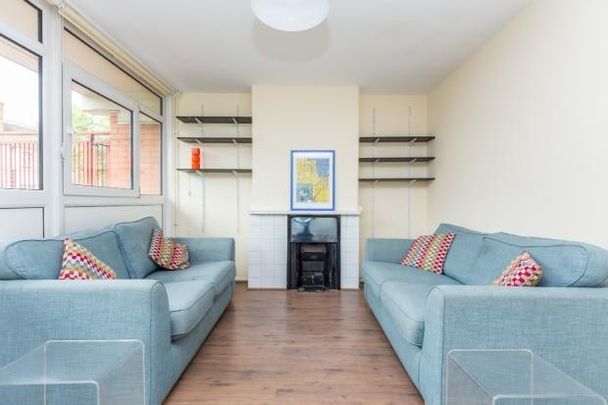 3 Bed Flat, Calgary Court, SE16 - Photo 1