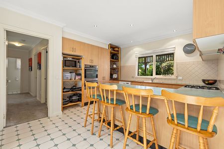 Picturesque, Spacious 3 Bedroom Home - Photo 3