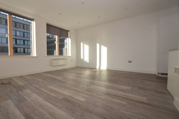 Flat to rent - Elmfield Road, Bromley, BR1 - Photo 1