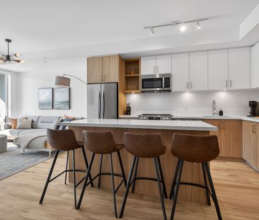 For Lease - 333 Sunseeker Avenue Unit# 240, Innisfil, Ontario - Photo 4