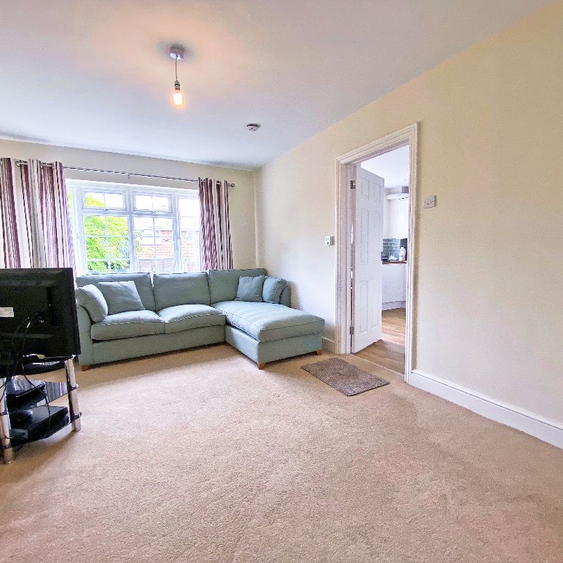 Polden Close, Farnborough, GU14 - Photo 1