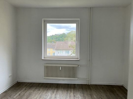 Perfekt! Gut geschnittene 3-Zimmer-Wohnung sucht Mieter - Photo 1