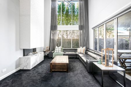 **Stunning 5-Bedroom Family Home in Marsden Park** - Photo 2