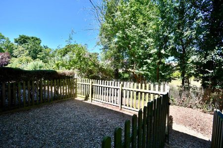 2 bedroom terraced house to rent - Photo 5