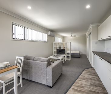 27 Rodney Street, Wynnum West QLD 4178 - Apartment For Rent | Domain - Photo 2