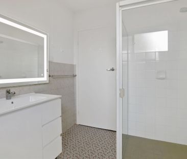 Low-Maintenance Impressive Unit in a Prime City-Fringe Spot! - Photo 5