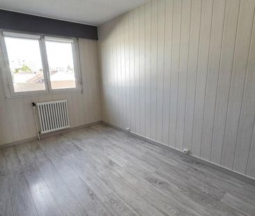 Location Appartement 3 pièces 78m² LA ROCHE SUR YON 85000 - Photo 3