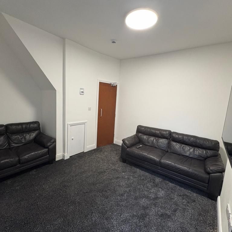5 bedroom terraced house to rent - Photo 1