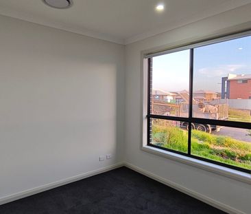 Five bedroom house for lease - Photo 5