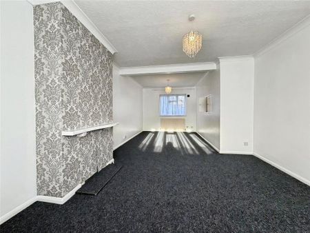 3 bedroom semi-detached house to rent - Photo 2