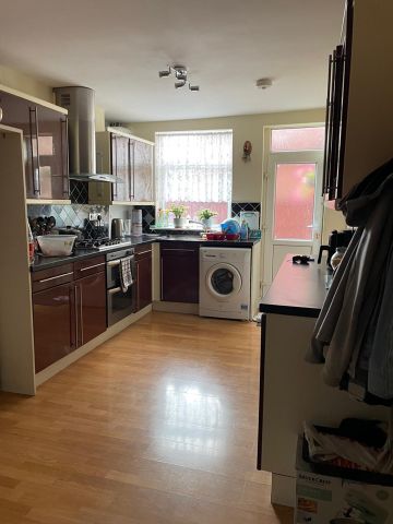 4 Bed Detached House, Bath Street, LE4 - Photo 3