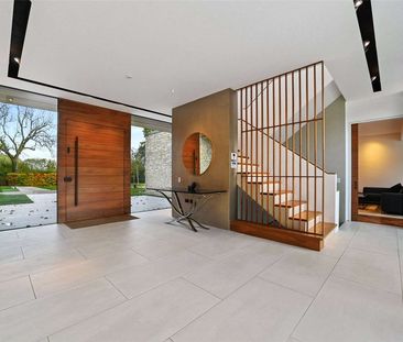 A stunning and bespoke modern home in a secluded, private location. - Photo 2