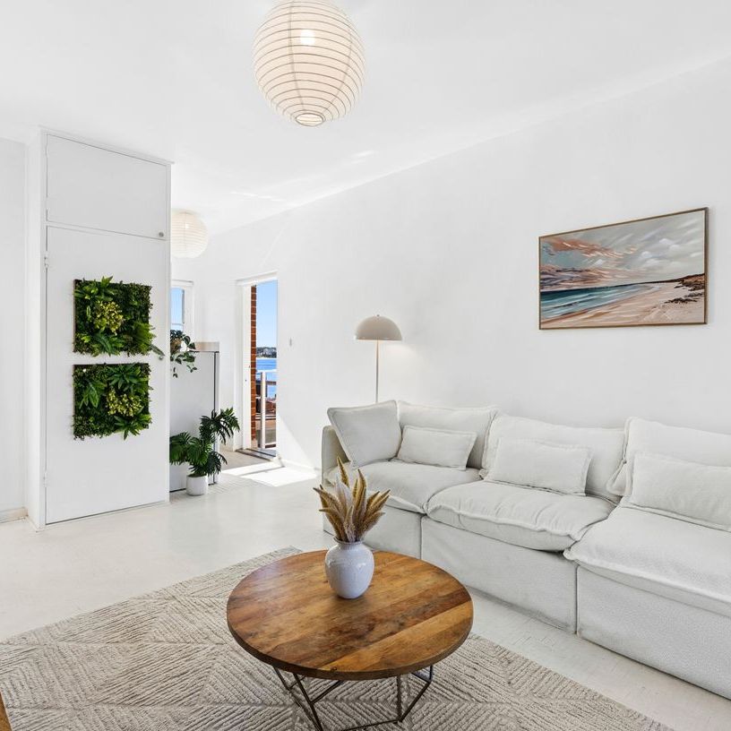SWEEPING SHELLY BEACH VIEWS ON MANLY'S MOST SOUGHT AFTER STREET - Photo 1
