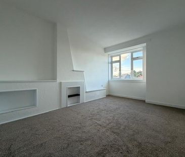 3 bedroom flat to rent - Photo 2