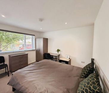 1 bedroom in a house share to rent - Photo 3