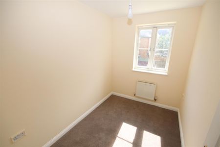 3 bedroom End Terraced to let - Photo 2