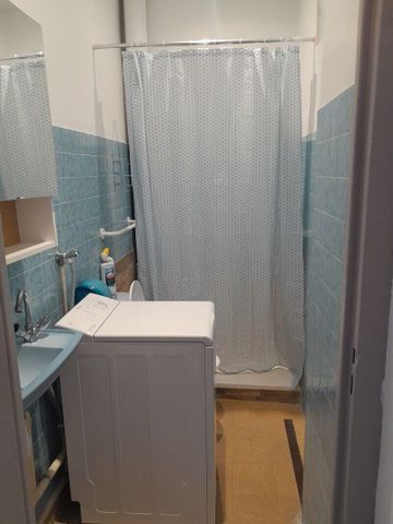 Appartement 12 pièces 27m2 MARSEILLE 2EME 700 euros - Photo 5