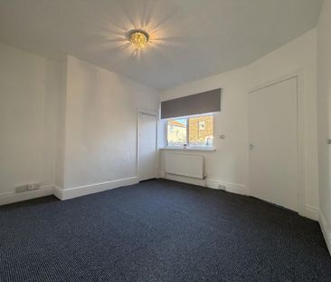 3 bedroom flat to rent - Photo 3