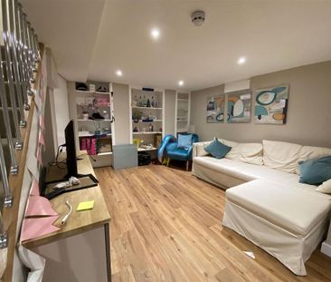 6 bedroom terraced house to rent - Photo 1