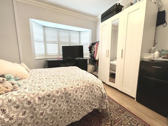 Room in a Shared House, Clifford Avenue, SW14 - Photo 1