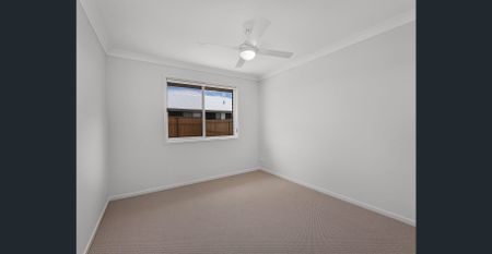 MUST SEE, 4 BEDROOM FAMILY HOME! - Photo 5