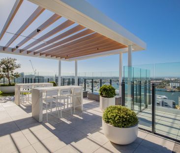 Ultra Modern, 2 storey 2 Bedroom Apartment in Prestigious Skye Resi... - Photo 4