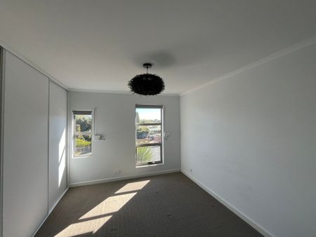 Perfect 2 Bedroom Home in Great Location - Photo 2