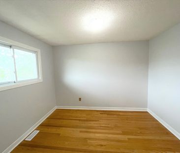 For Lease - 42 Walgate Avenue, Cityview - Parkwoods Hills - Rideau ... - Photo 2