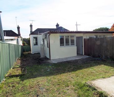 Charming Cottage offers great outdoor space - Photo 5