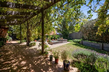 A unique family home with space, character and a private garden oasis - Photo 5