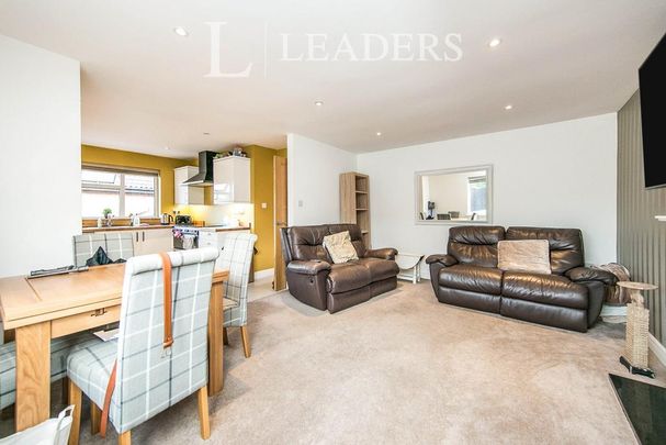 3 bedroom bungalow to rent - Photo 1