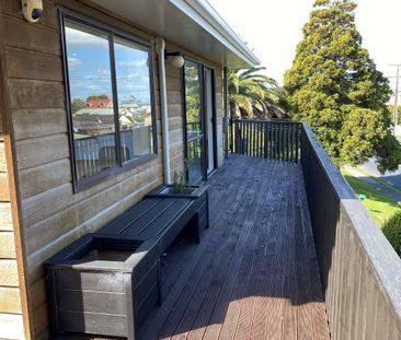 Lofty Glenfield views - Photo 1