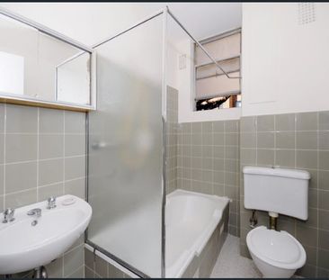 Stylish one bedroom apartment with Middle Harbour views - Photo 2