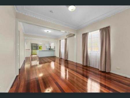 31 East Street, Camp Hill QLD, Belconnen - Photo 2