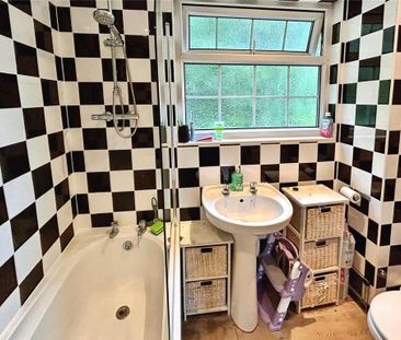 3 bedroom semi-detached house to rent - Photo 4