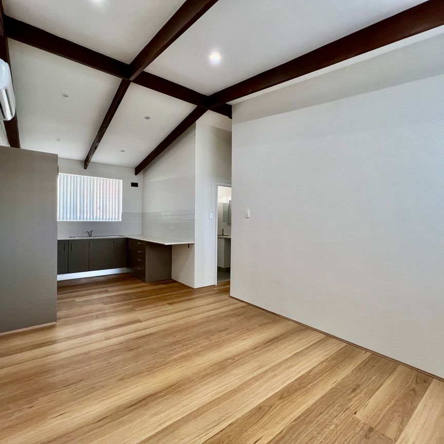 Renovated Villa in Great Location - Photo 1