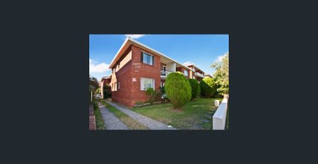 LOVELY APARTMENT IN A GREAT LOCATION! - Photo 5