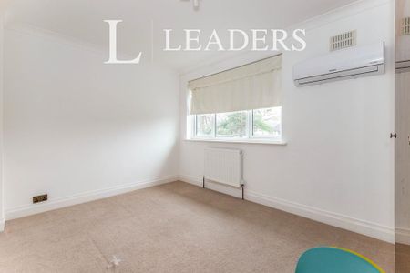 3 bedroom semi-detached house to rent - Photo 5