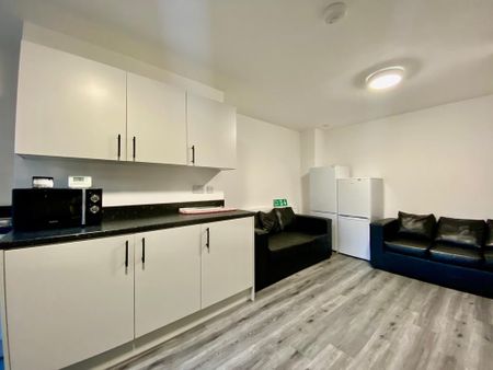 1 bedroom in a house share to rent - Photo 2