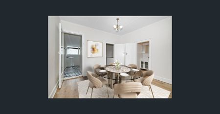 Spacious Three Bedroom Home With Parking For One Car - Photo 2