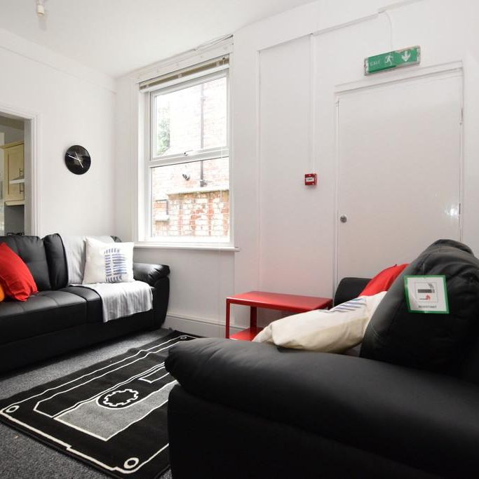 6 bedroom terraced house to rent - Photo 1