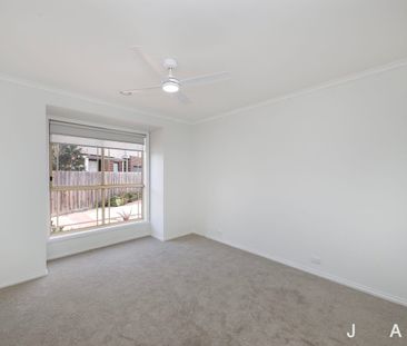 Bright, Spacious & Perfectly Positioned - Photo 5